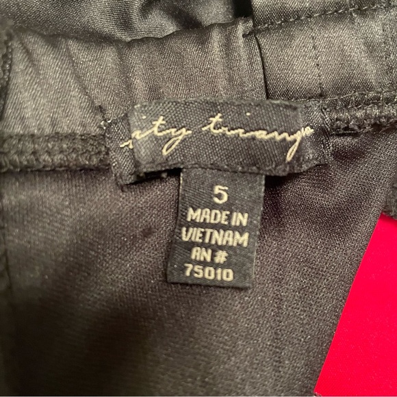 EUC - City Triangles Estilo Dress in Black/White/Red - 5 - Picture 6 of 8